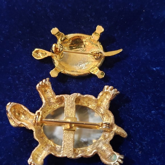 Two Vintage Turtle Brooch Pins - Picture 4 of 16